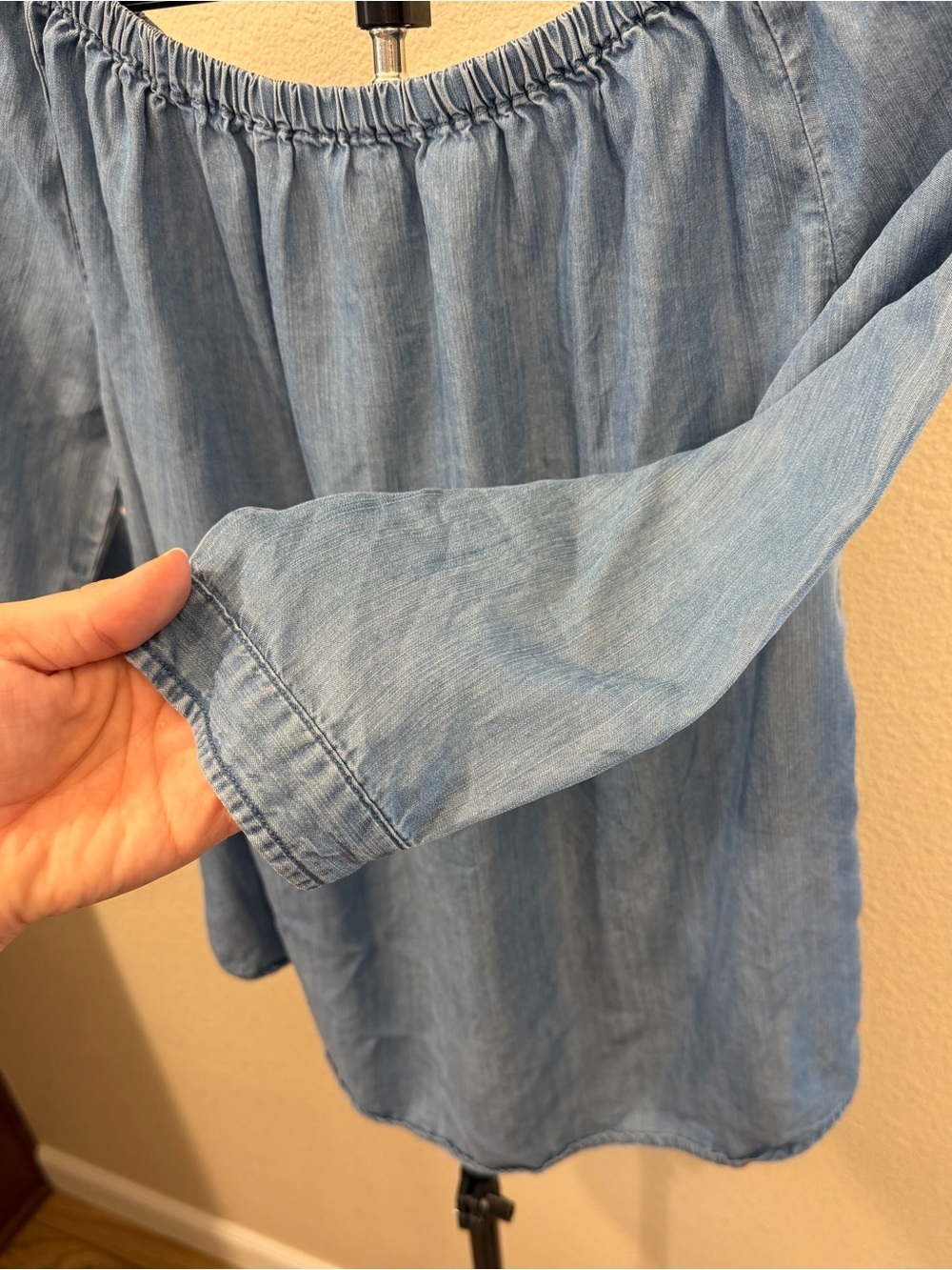 beachlunchlounge Off-Shoulder Chambray Blouse | Coastal Grandma Boho Cowgirl L - Picture 4 of 11